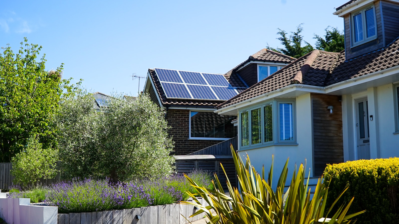 Wohnhaus mit Photovoltaikanlage als Ergebnis zufriedener Kunden